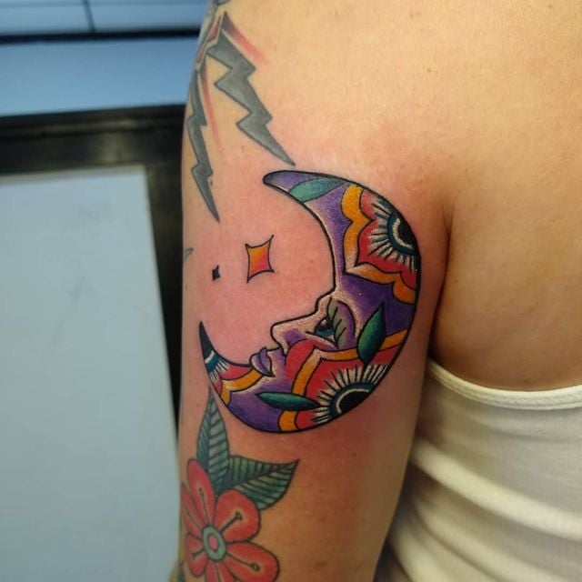 Tatuaje de Luna Esplendorosa