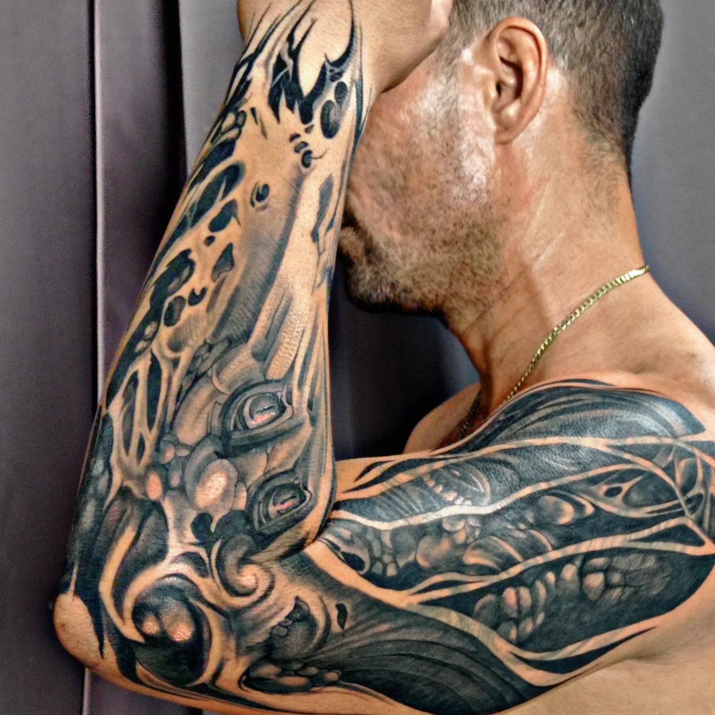 Tatuaje de manga gigante para tapar