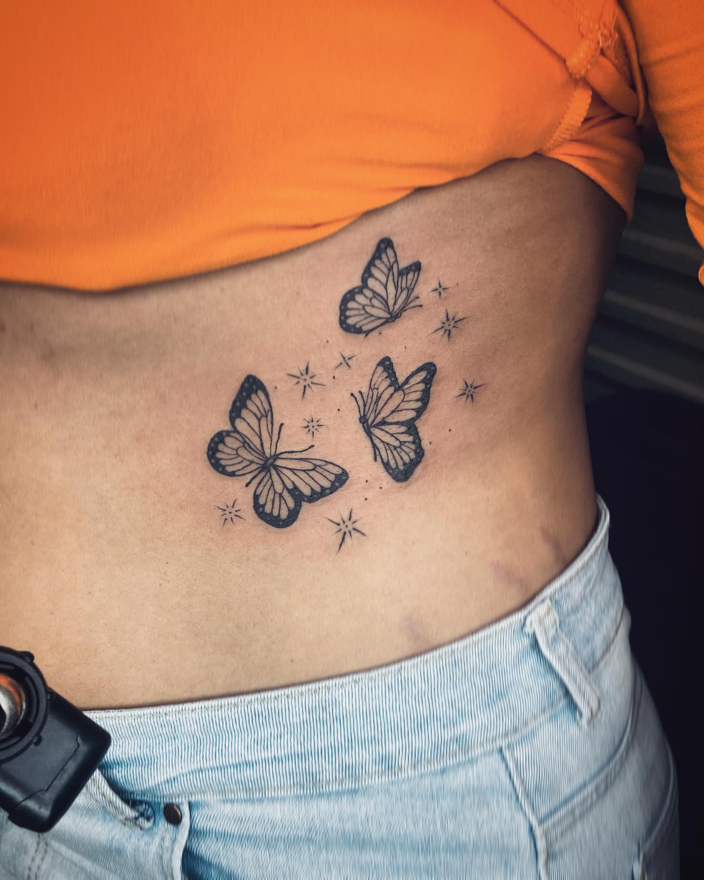 Tatuajes en las costillas/costado: 90 diseños HD para mujer