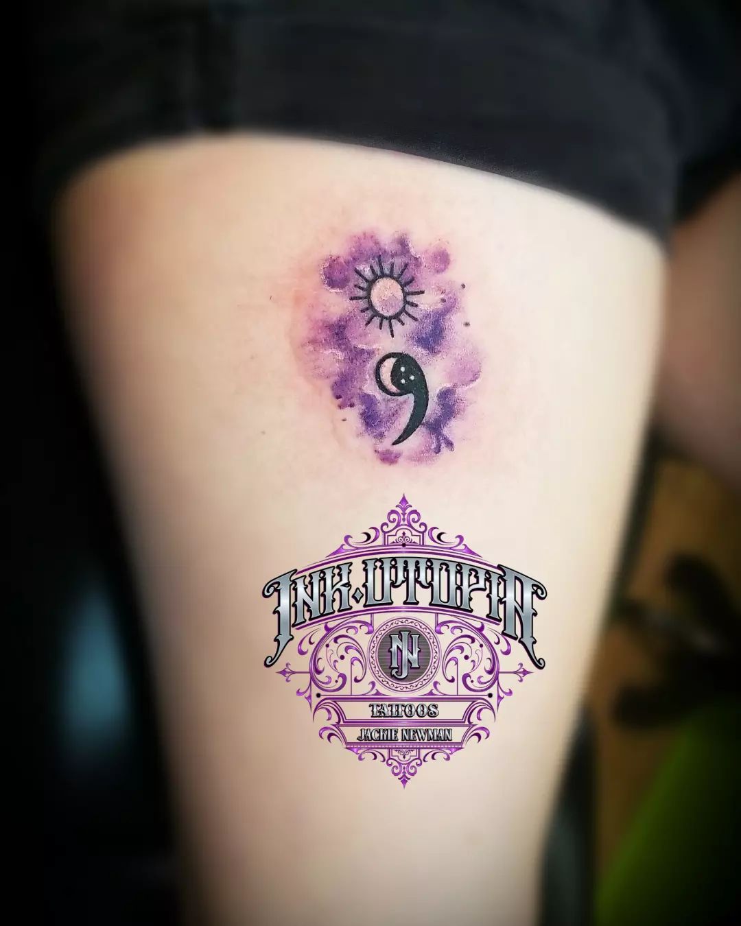 Tatuaje de Punto y Coma Morado