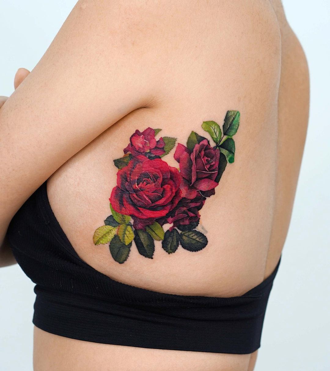Tatuaje del lado de las costillas de Red Hot Chili Pepper