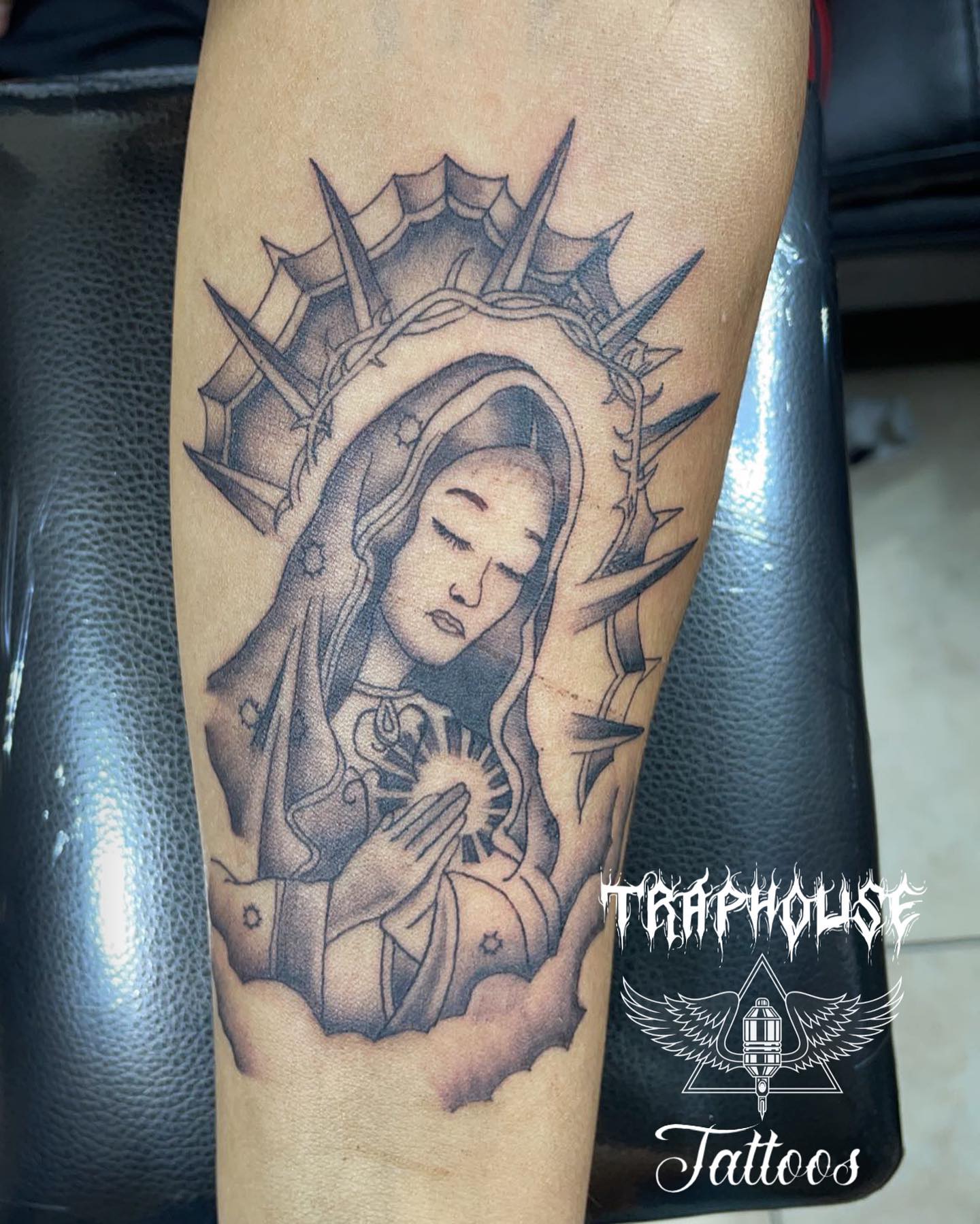 Diseño de La Virgen de Guadalupe en las Nubes.