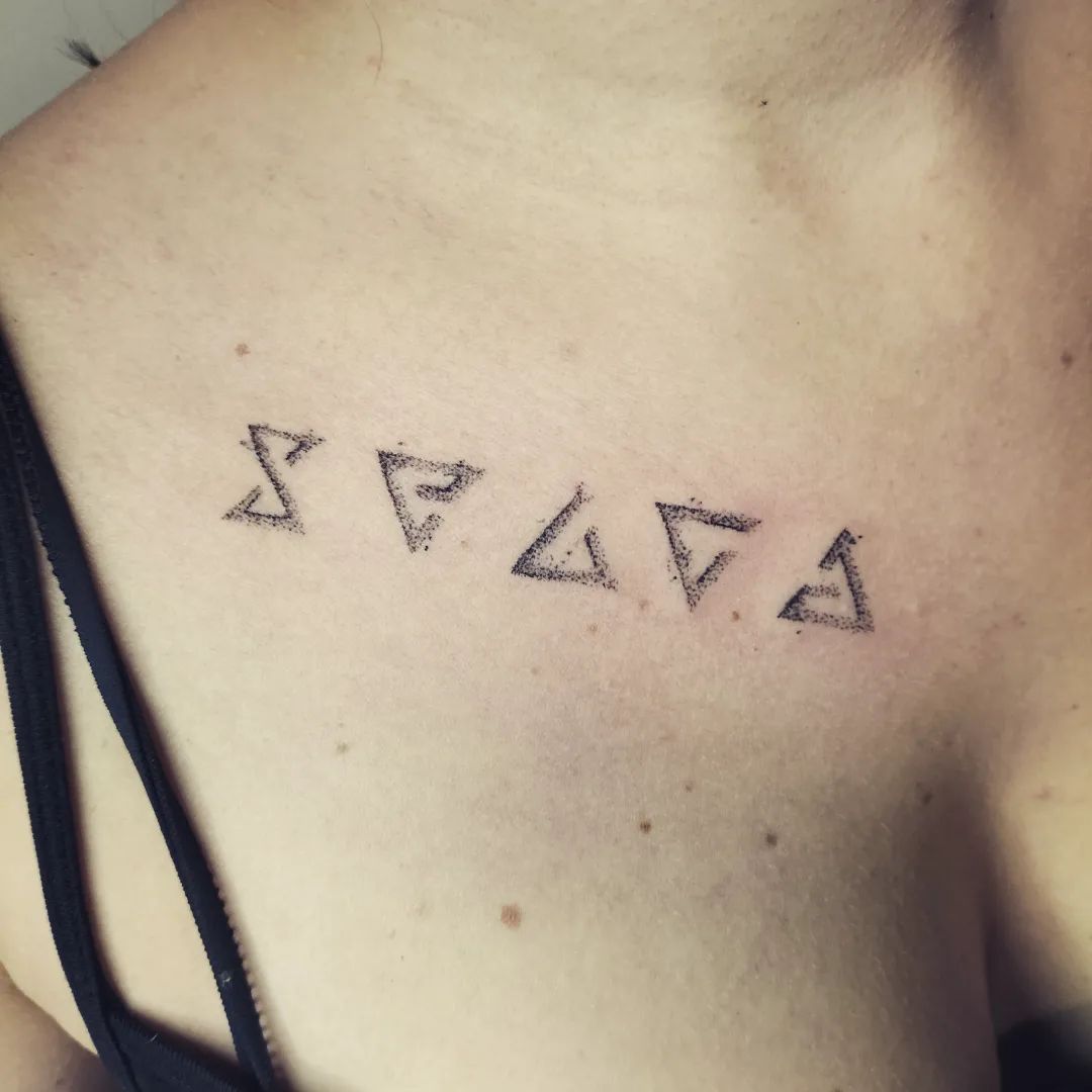Símbolos tatuaje de bruja