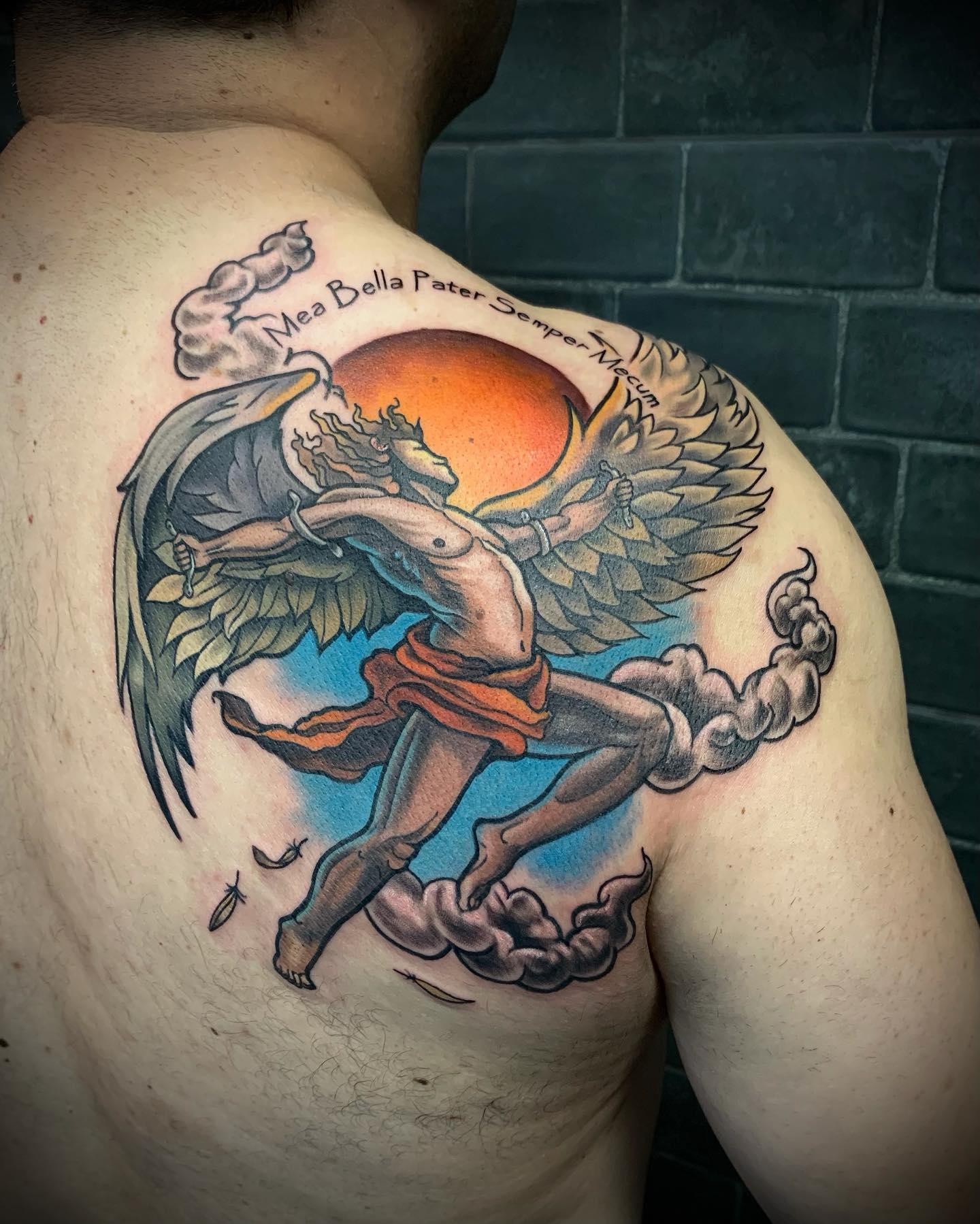 Tatuaje brillante de Ícaro