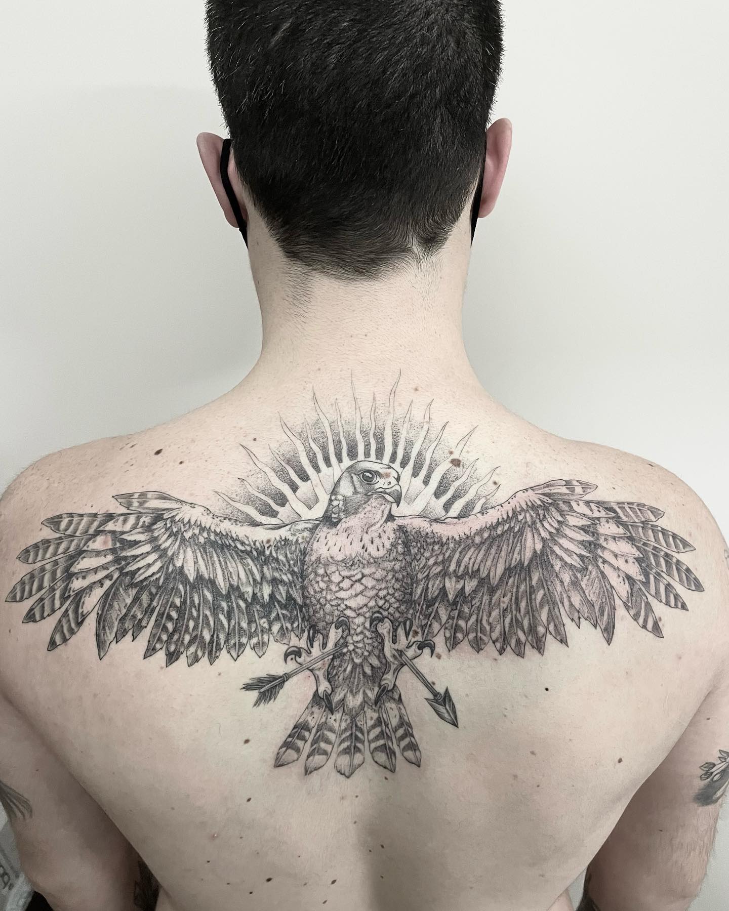 Tatuaje de águila en la espalda