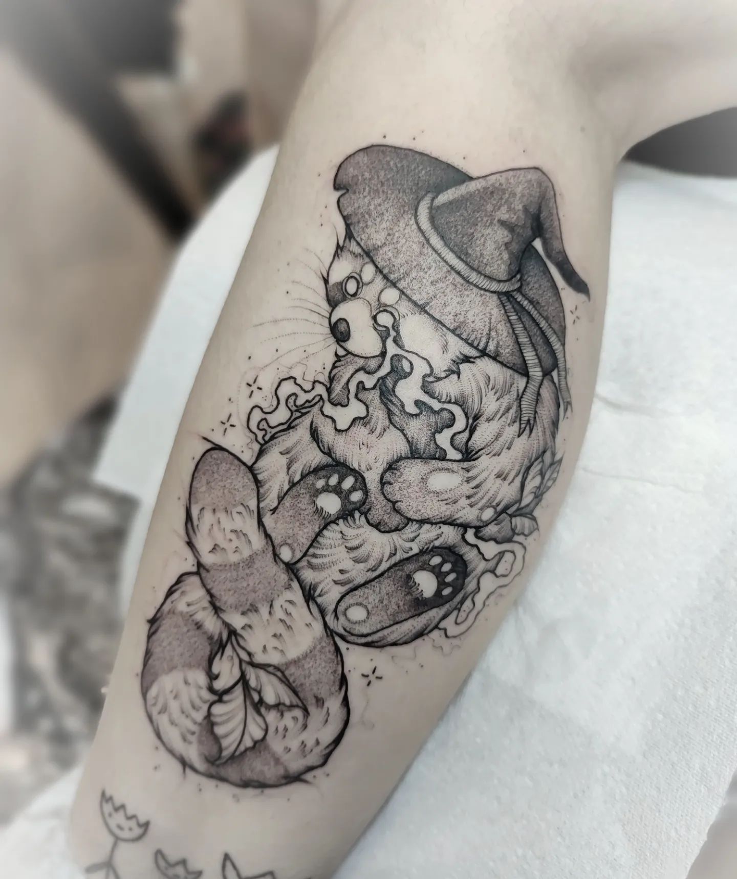 Tatuaje de bruja creativa