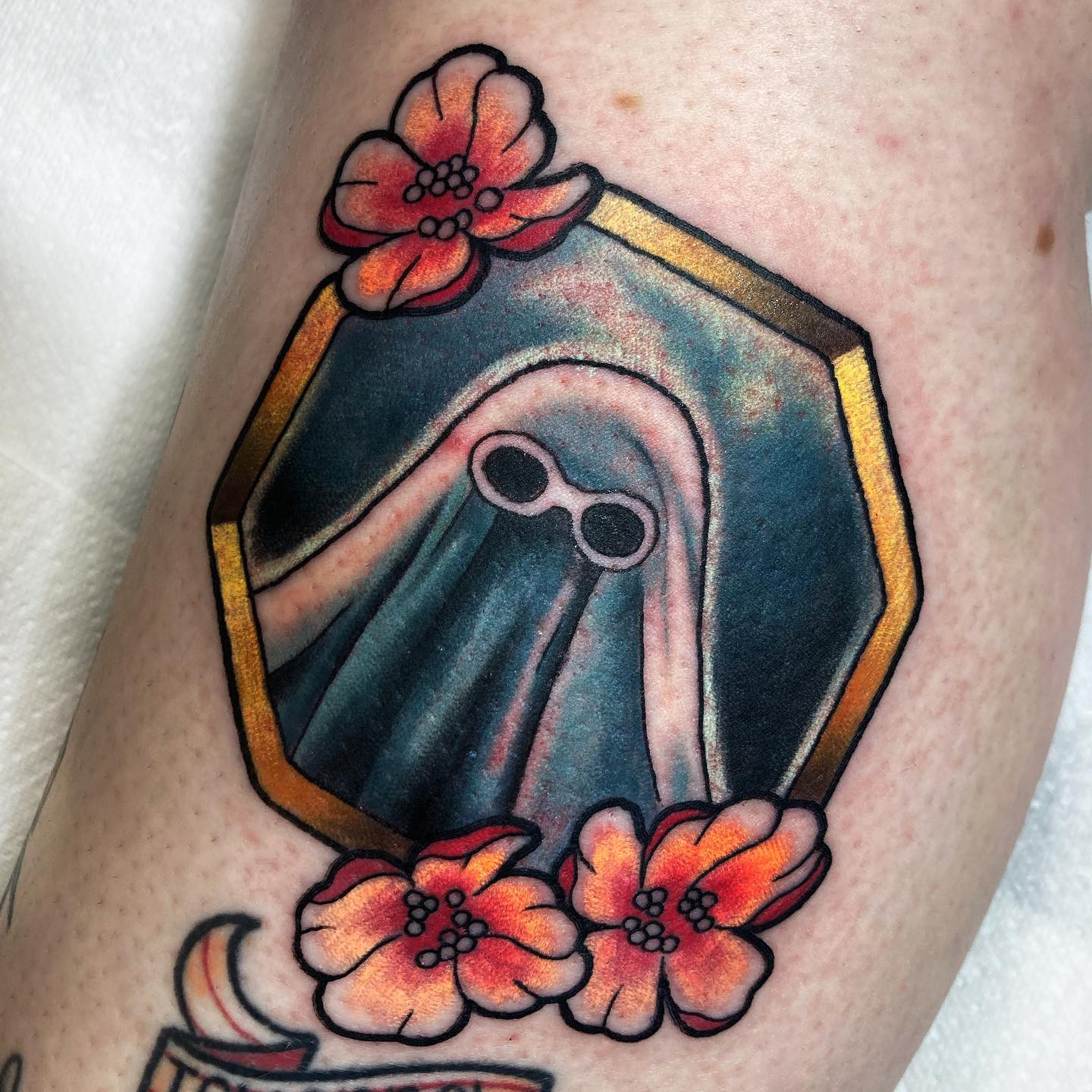 Tatuaje de Bruja Fantasma Colorida