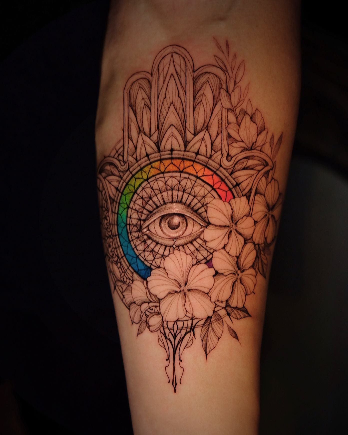 Tatuaje de Hamsa con Lotos
