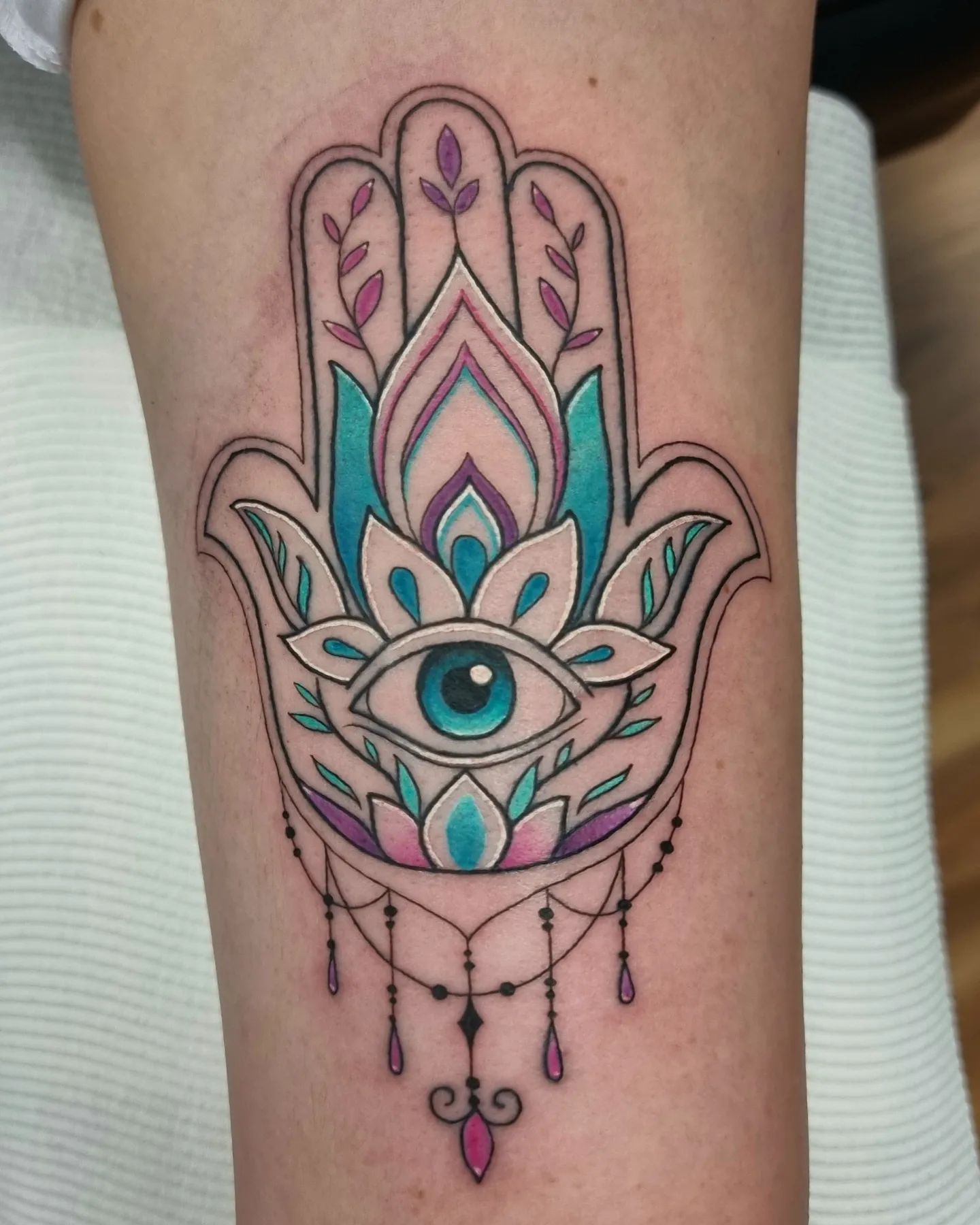 Tatuaje Hamsa Isométrico