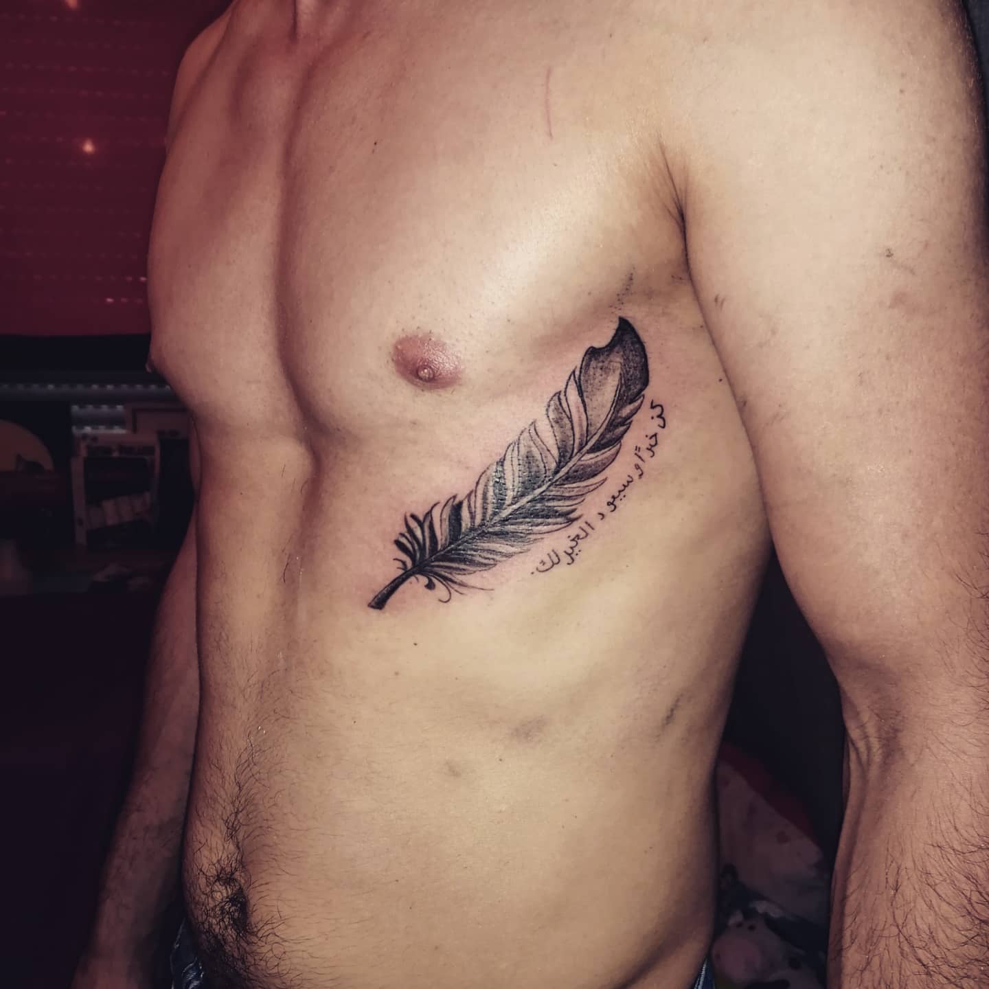 Tatuaje árabe con una hoja