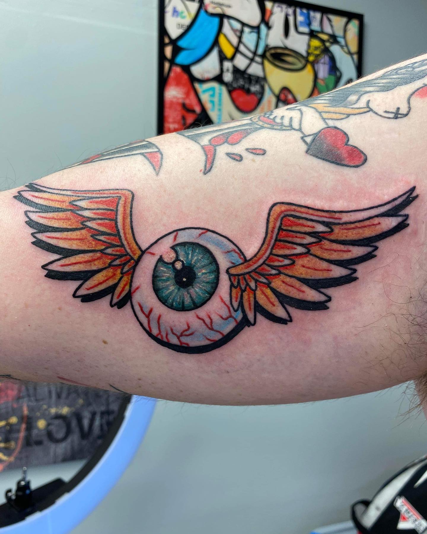 Tatuaje de Alas en el Ojo