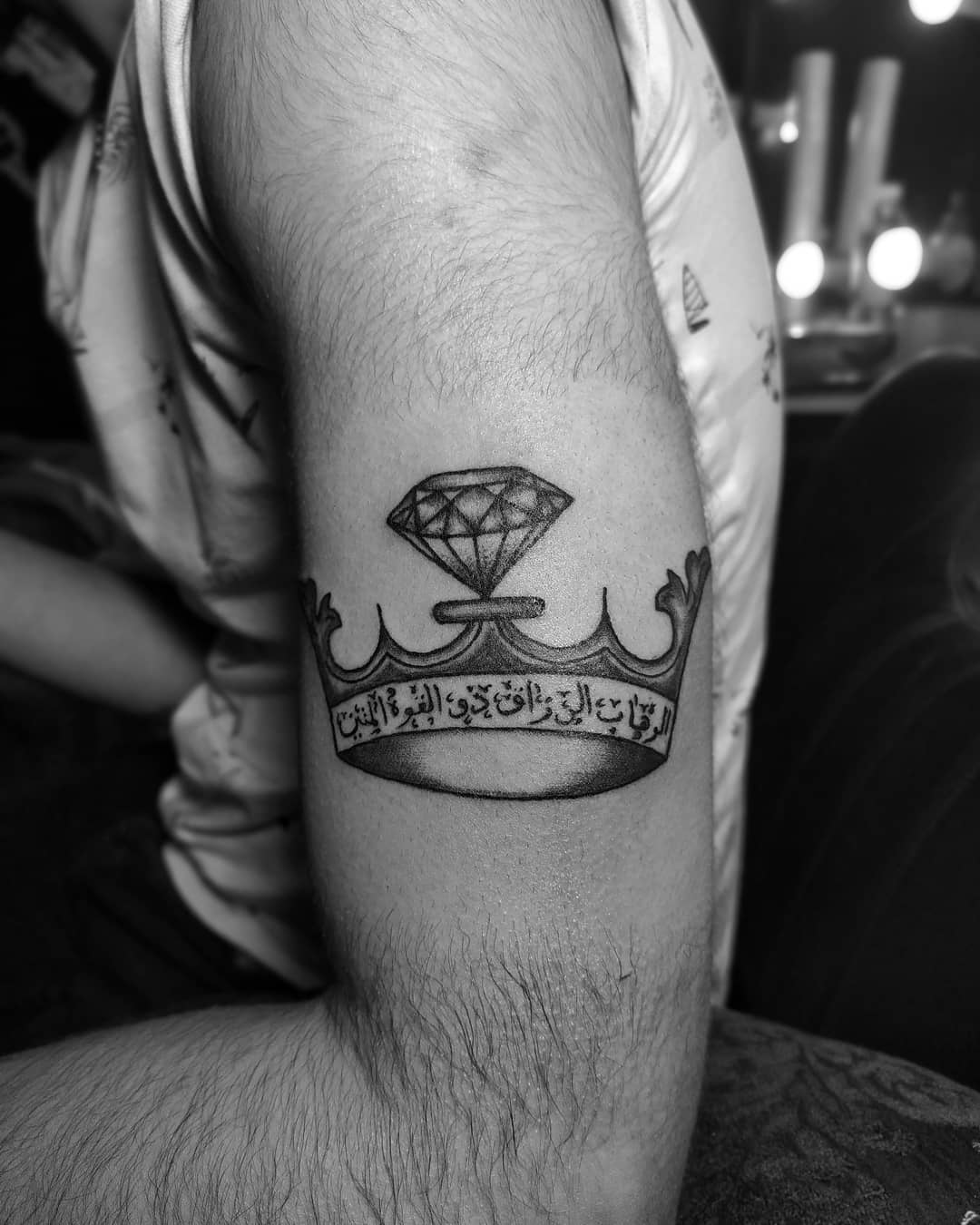 Tatuaje de brazo árabe