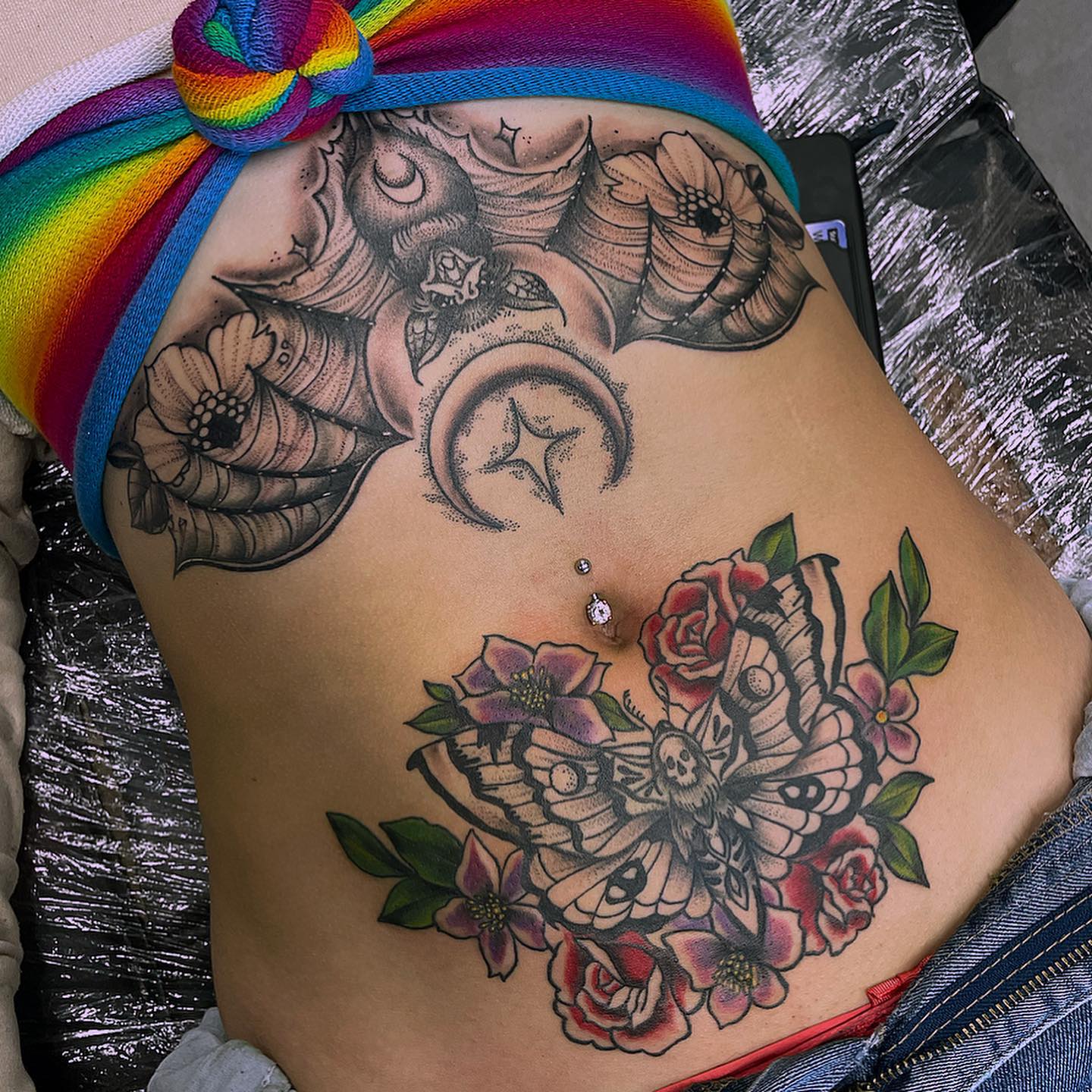 Tatuaje de murciélago misterioso.