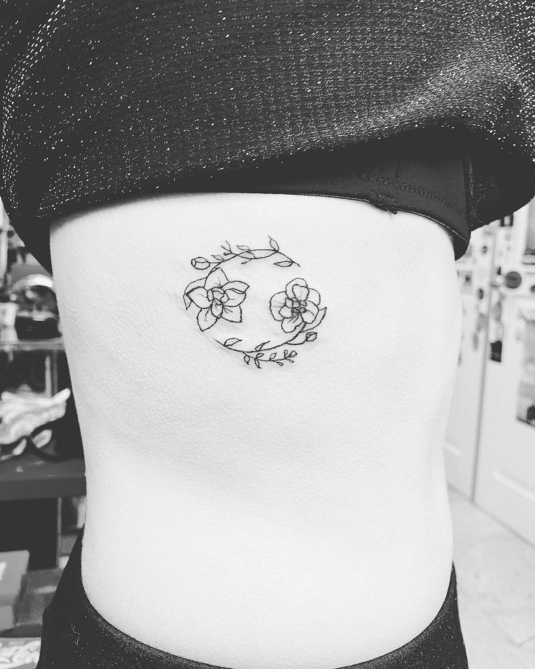 Tatuaje de símbolo de cáncer floral