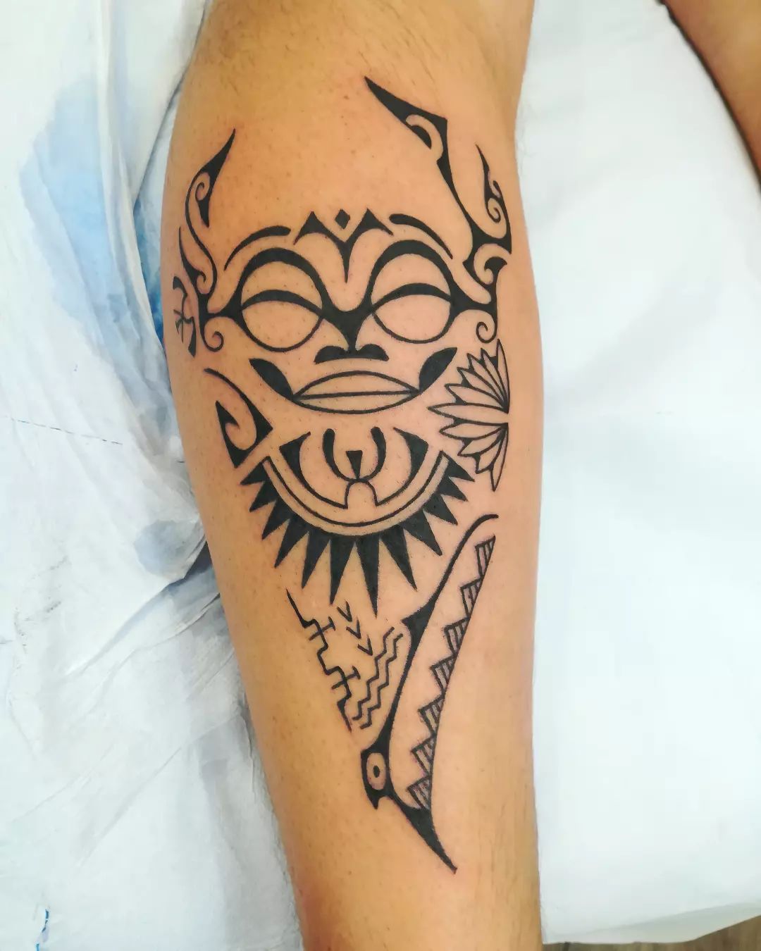 Tatuaje polinesio divertido