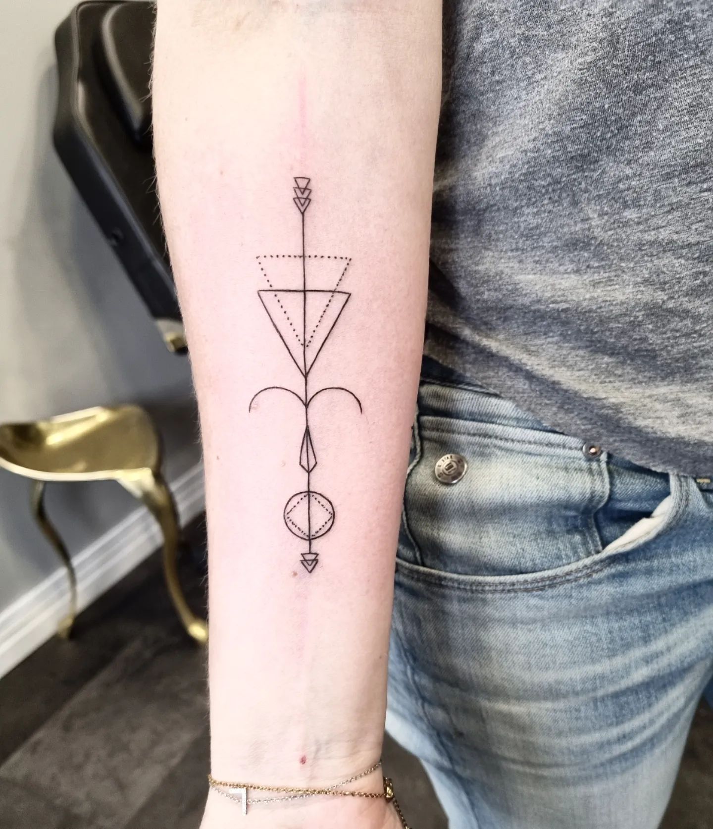 Idea de tatuaje con línea fina artística