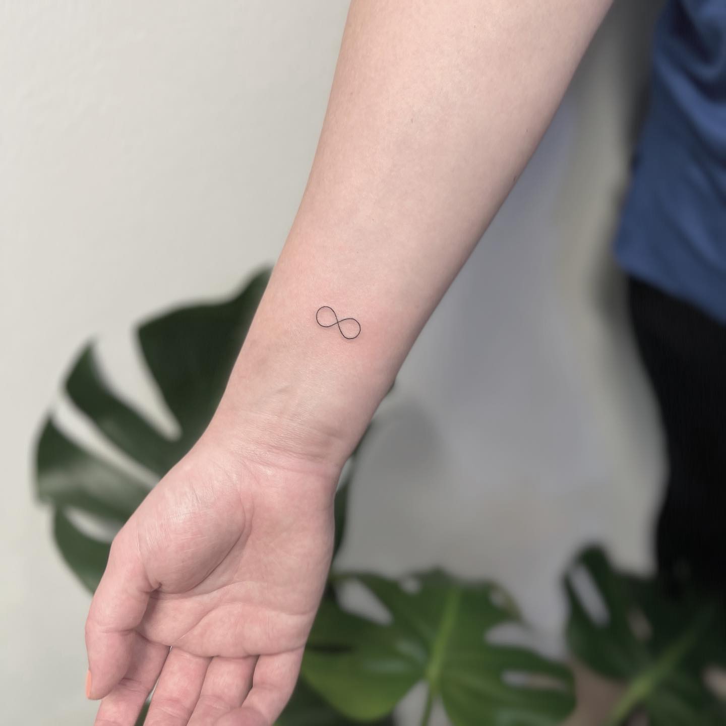 Idea para un tatuaje de infinito en la muñeca.