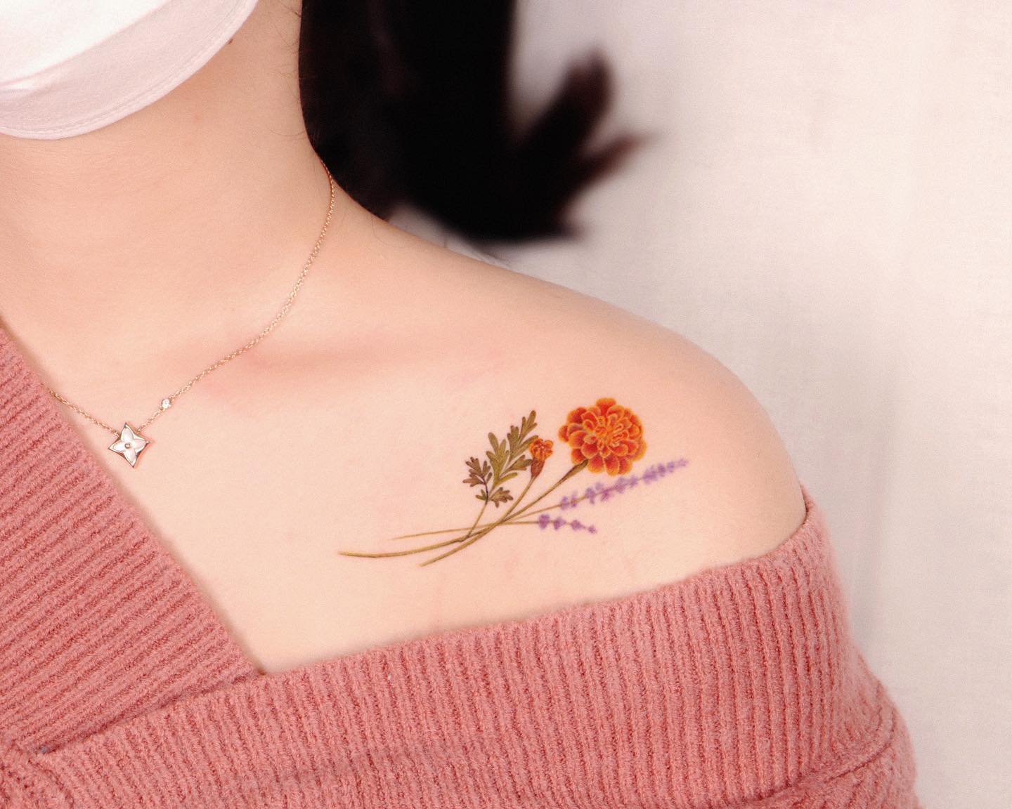 Pecho Caléndula Tatuaje