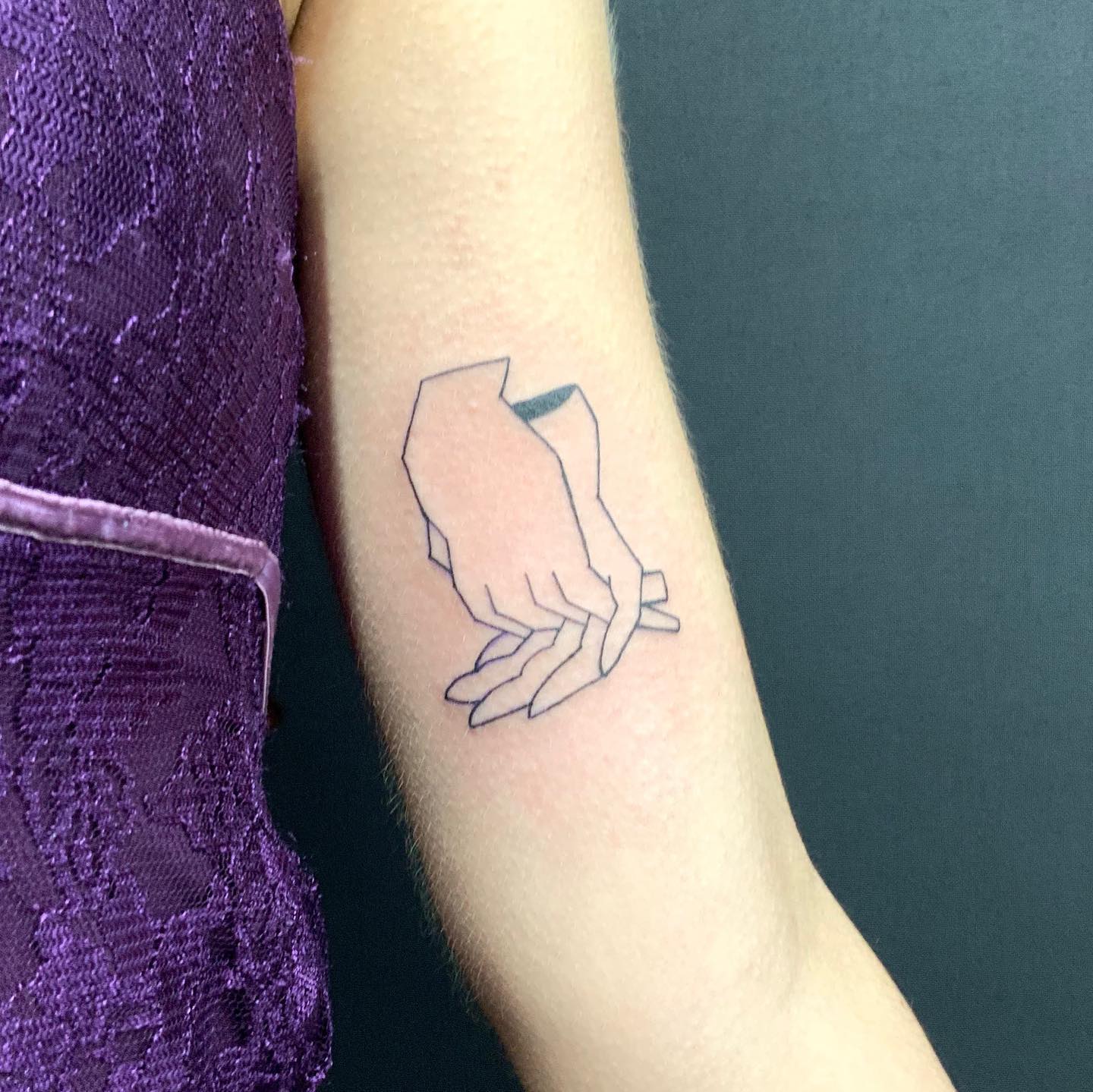 Tatuaje de brazo línea fina