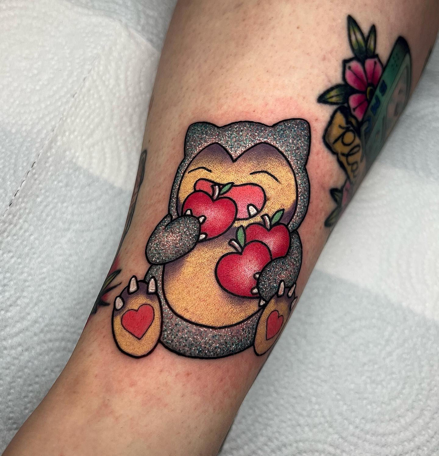 Tatuaje de brillo Snorlax