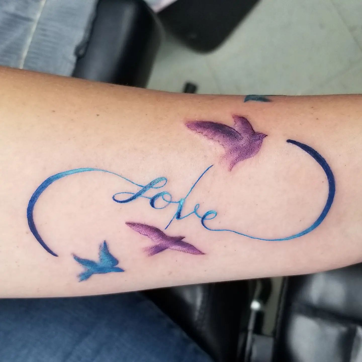 Tatuaje de Infinito Diseño de Pájaro.