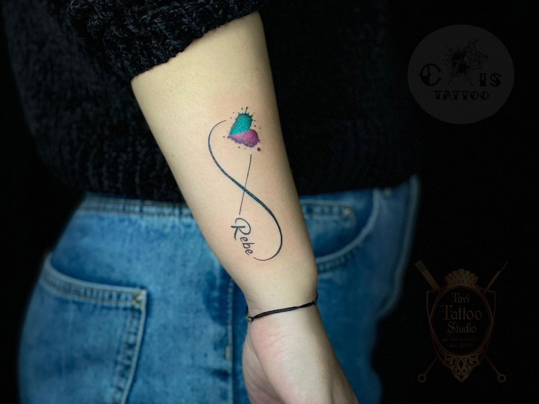 Tatuaje de infinito en el antebrazo genial