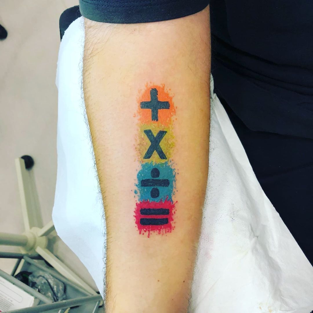 Tatuaje de mano inspirado en los videojuegos para hombres