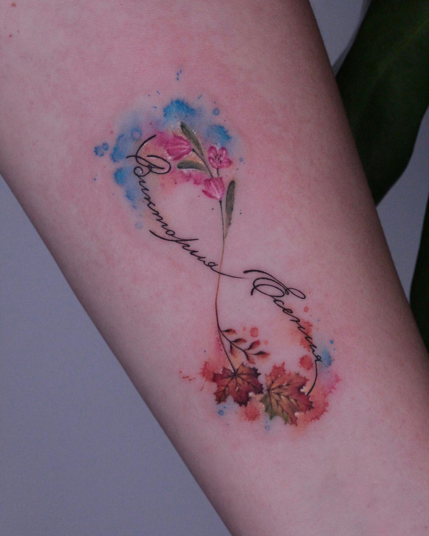 Tatuaje infinito colorido