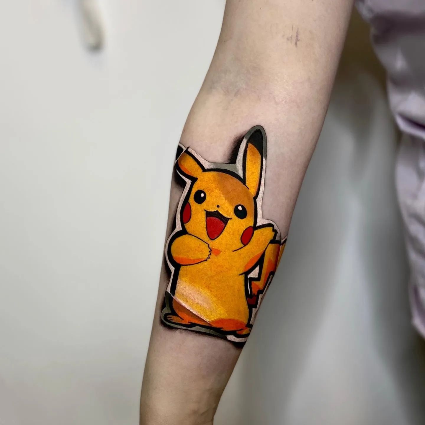 Tatuaje realista de Pikachu