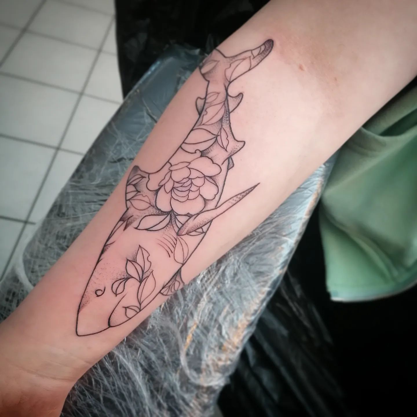 Tiburón Tatuaje de Línea Fina