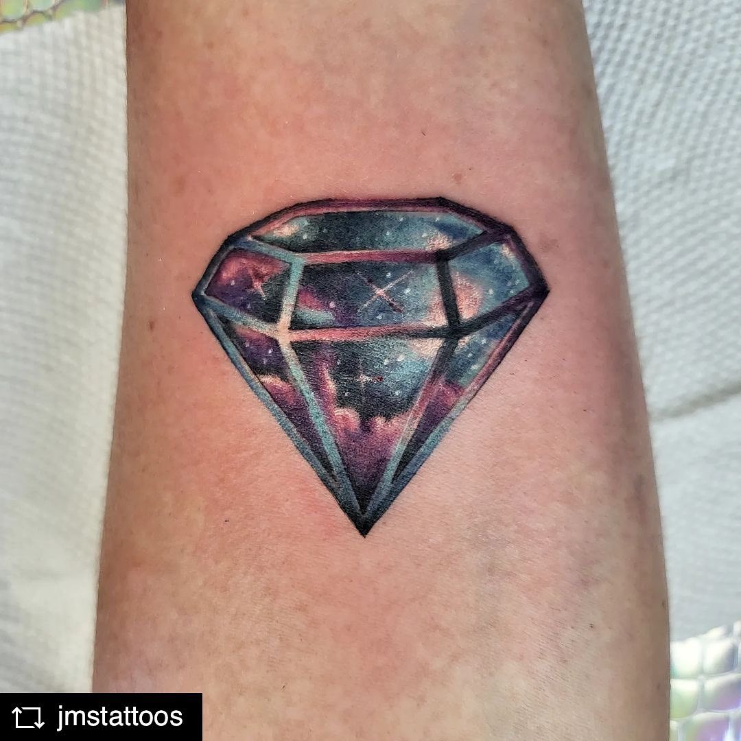 Diseño de tatuaje de diamante.