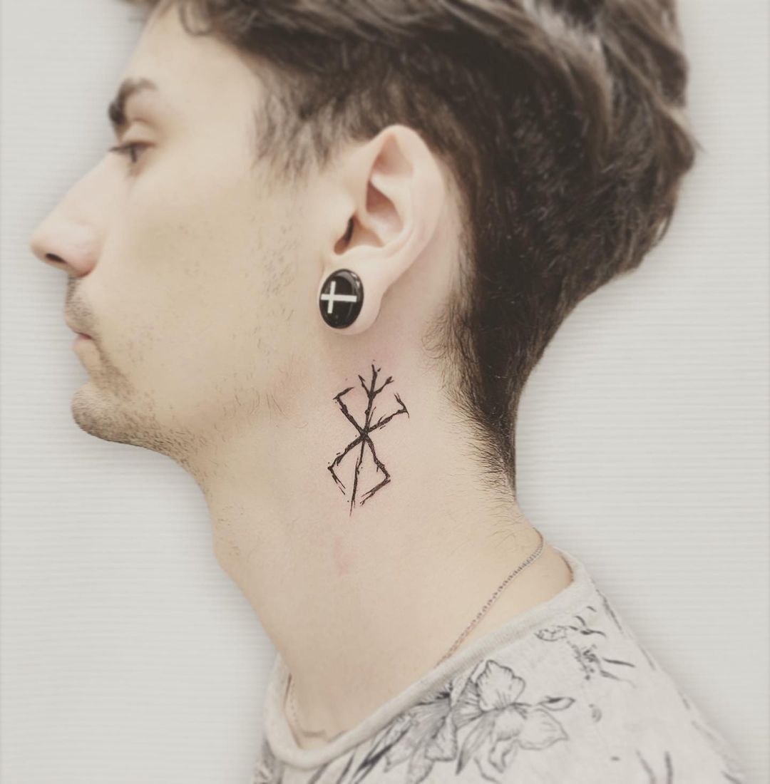 Pequeño Tatuaje Berserk para Hombres