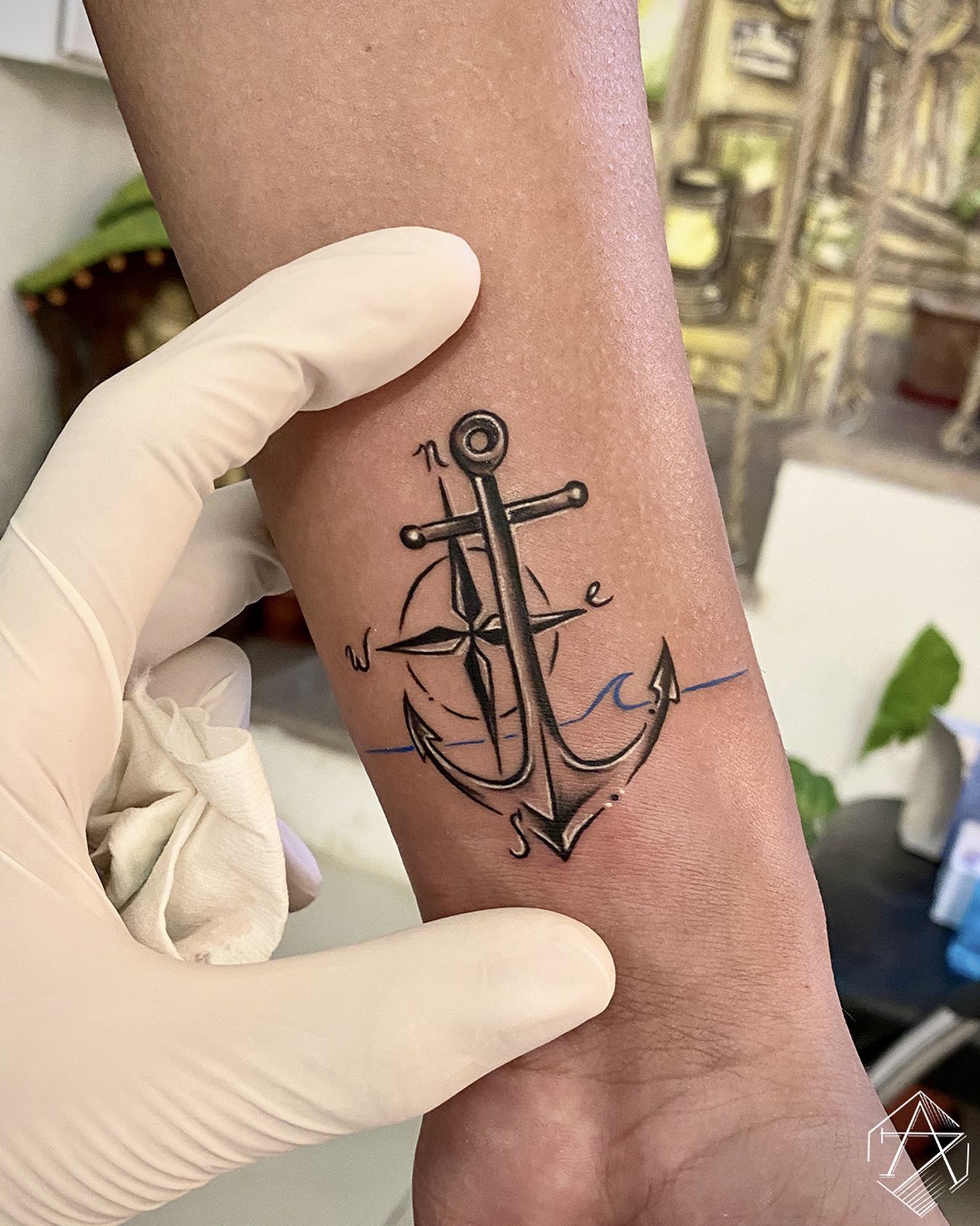 Tatuaje de ancla para hombres.