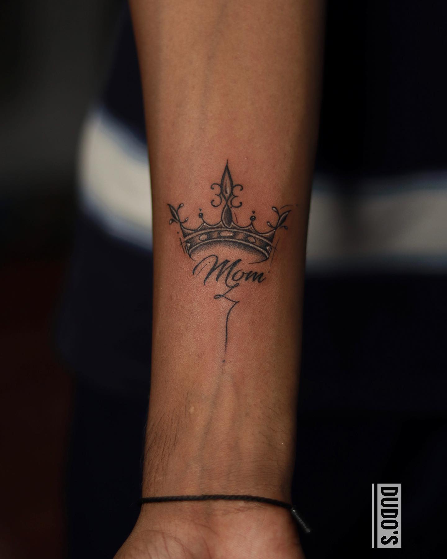 Tatuaje de Corona Pequeña Para Hombres