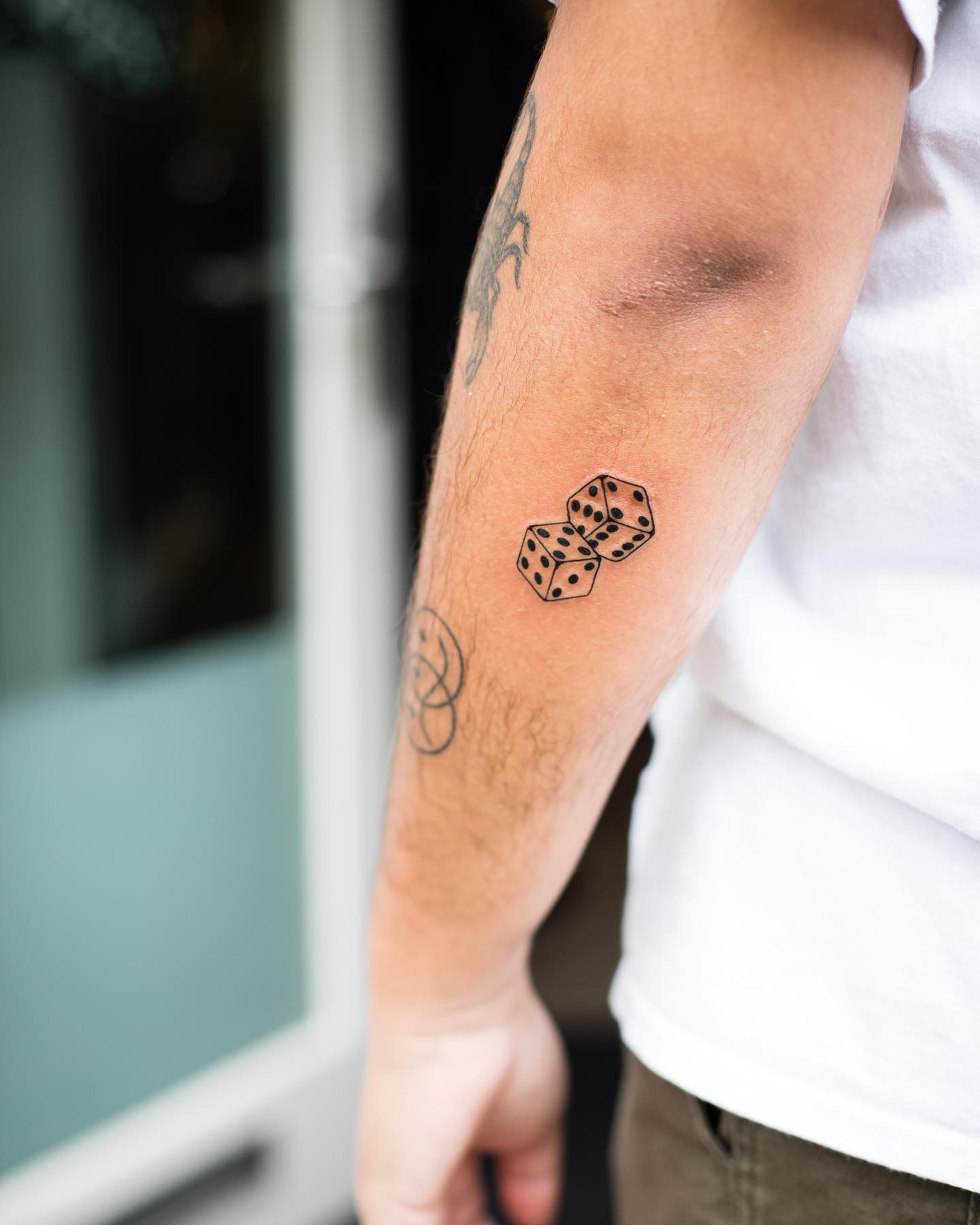 Tatuaje de dados para hombres.