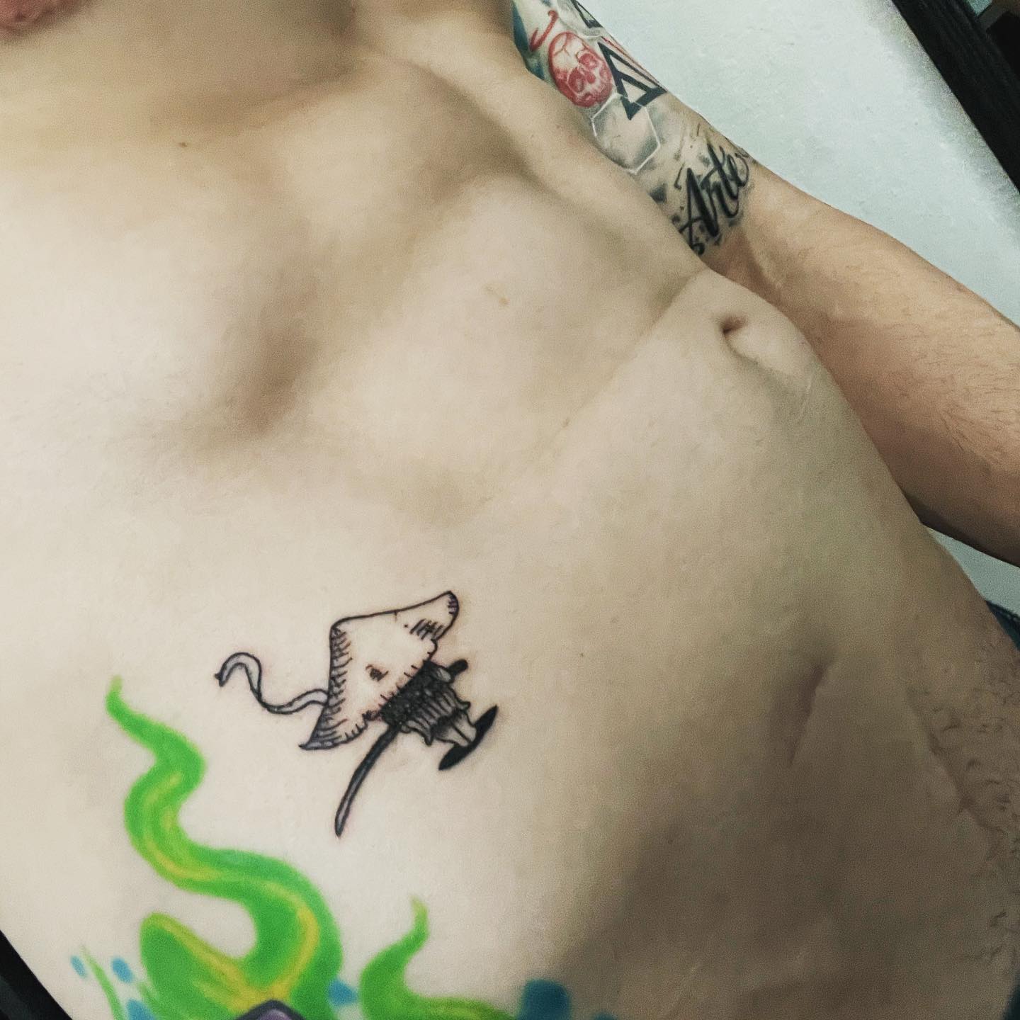 Tatuaje de estómago Diseño pequeño