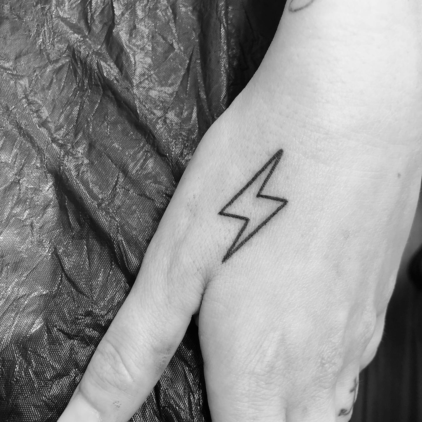 Tatuaje de Rayo para Hombres