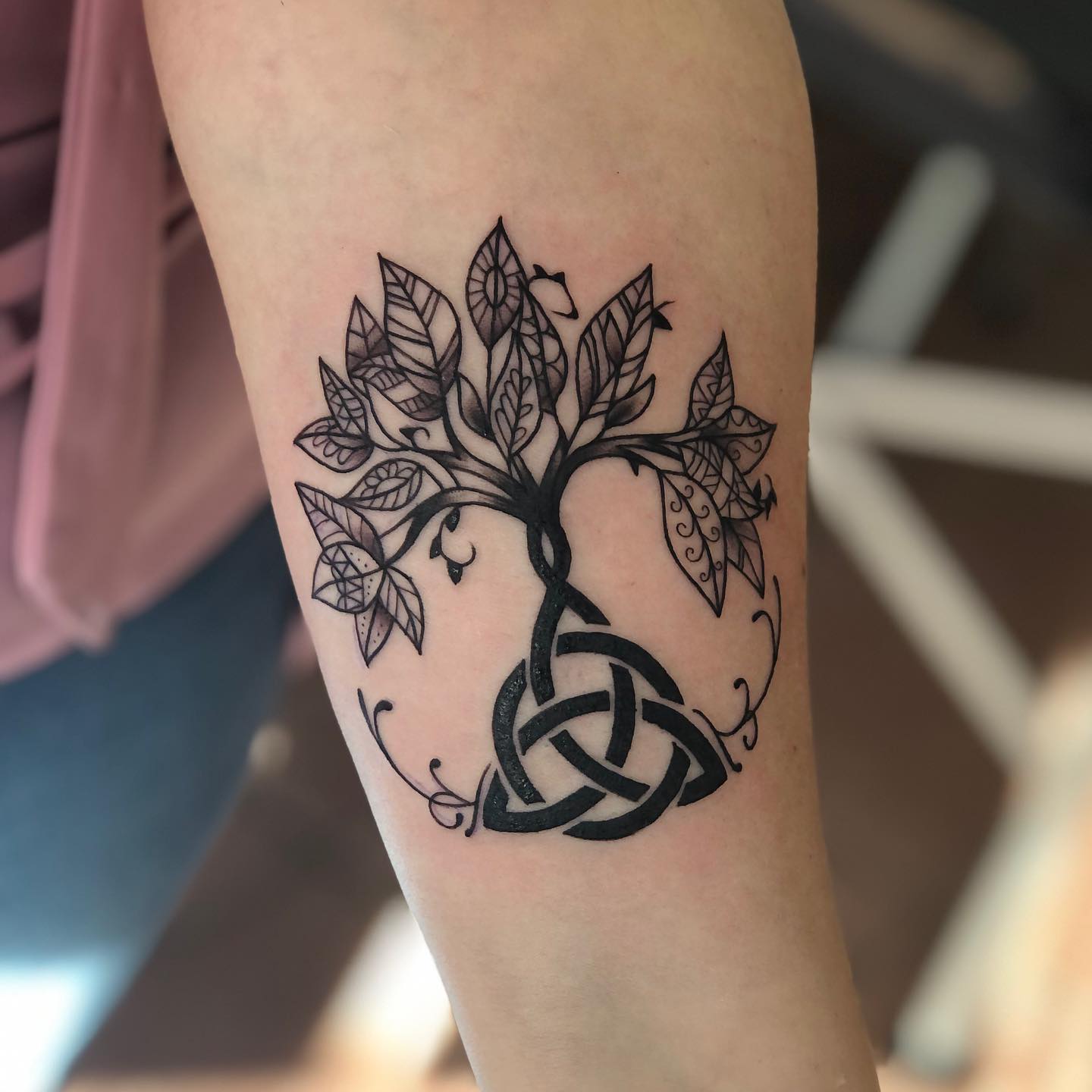 Pequeño Tatuaje del Árbol de la Vida en Negro