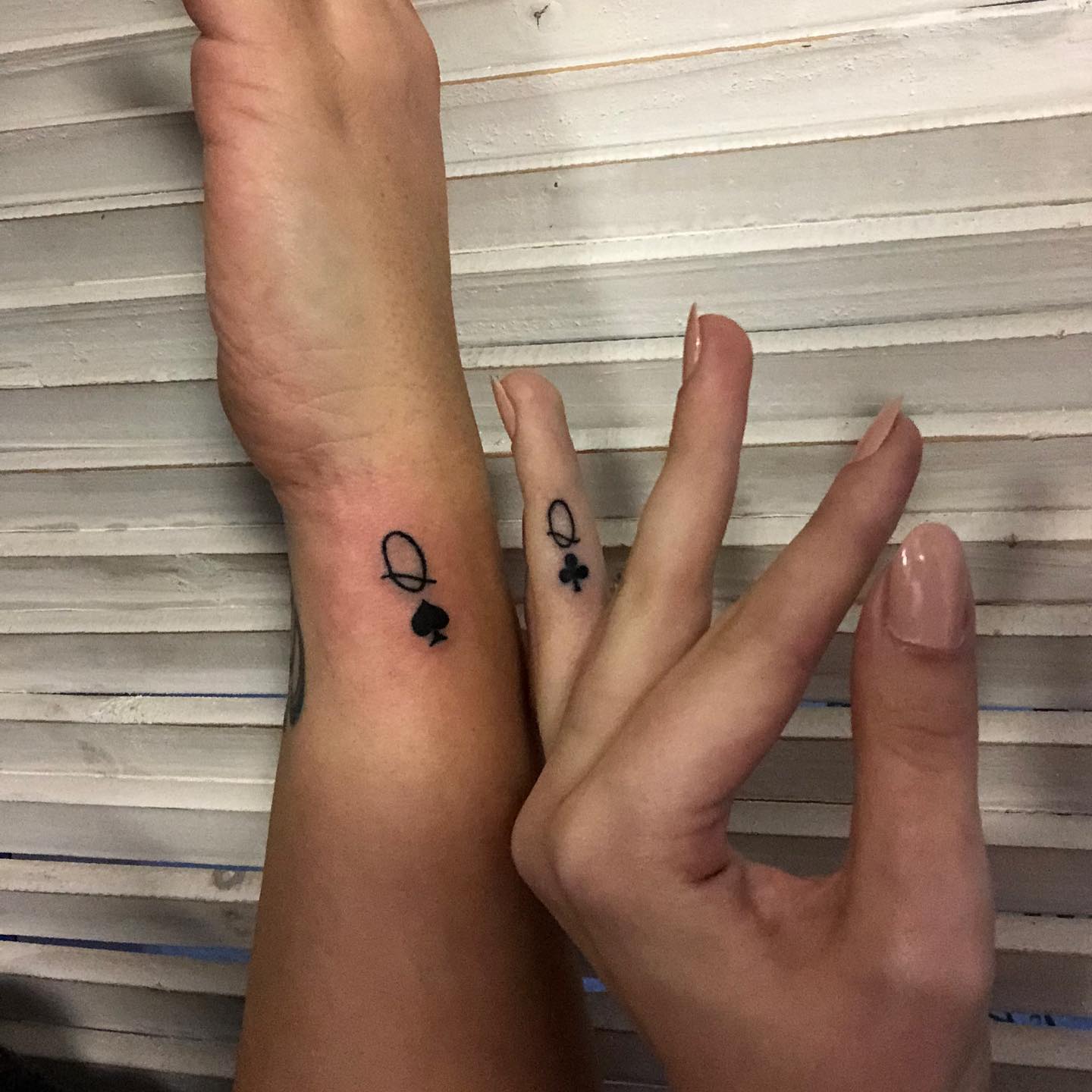 Reina de Espadas Tatuaje de Hermanas