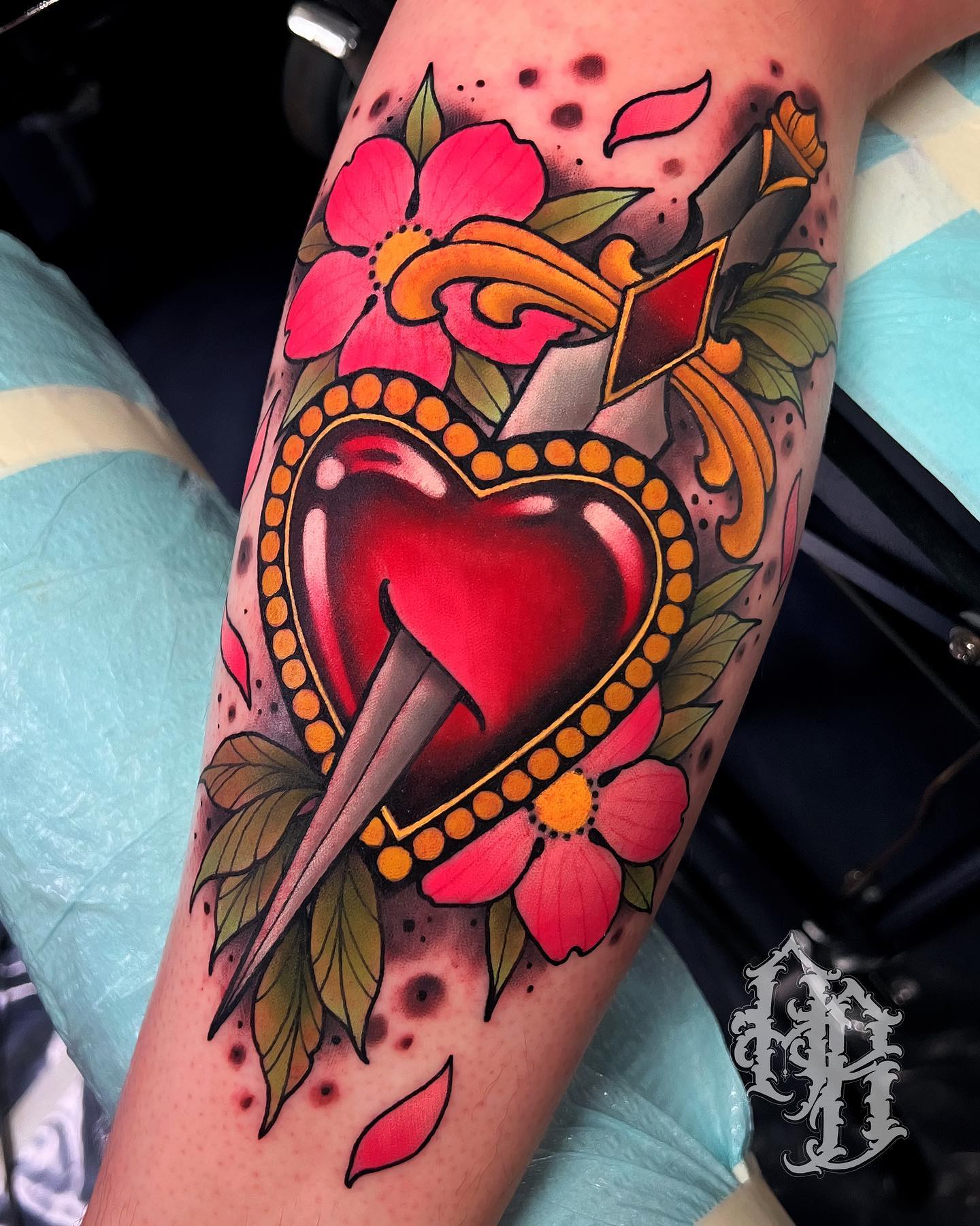 Tatuaje de daga de mariposa azul