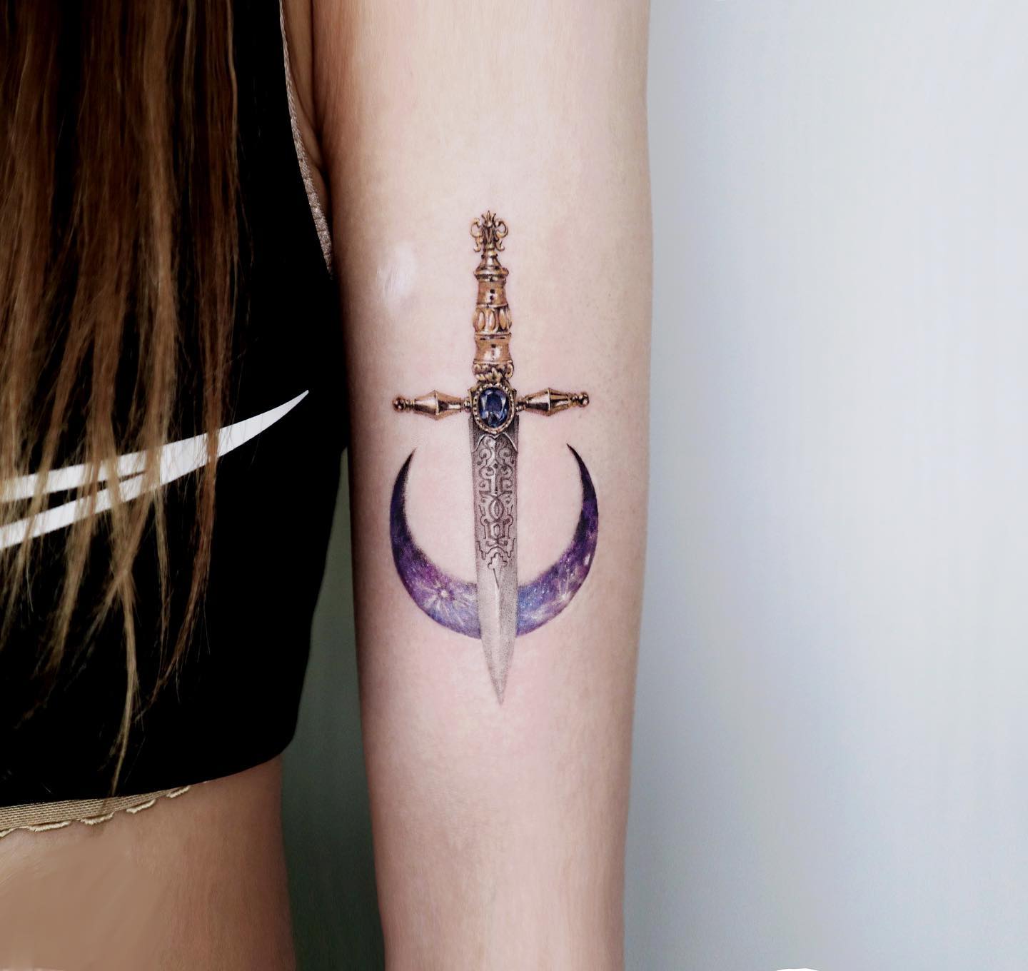 Tatuaje de daga espeluznante