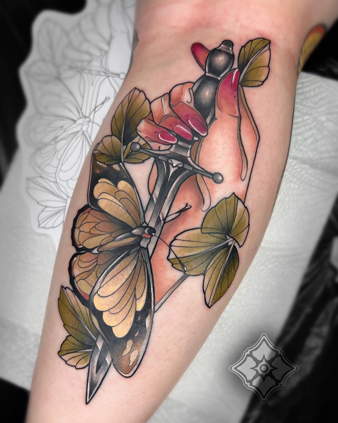 Tatuaje de daga lunar
