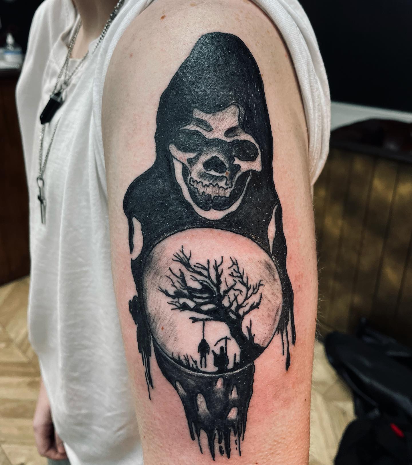 Tatuaje de Fantasma en el Bíceps