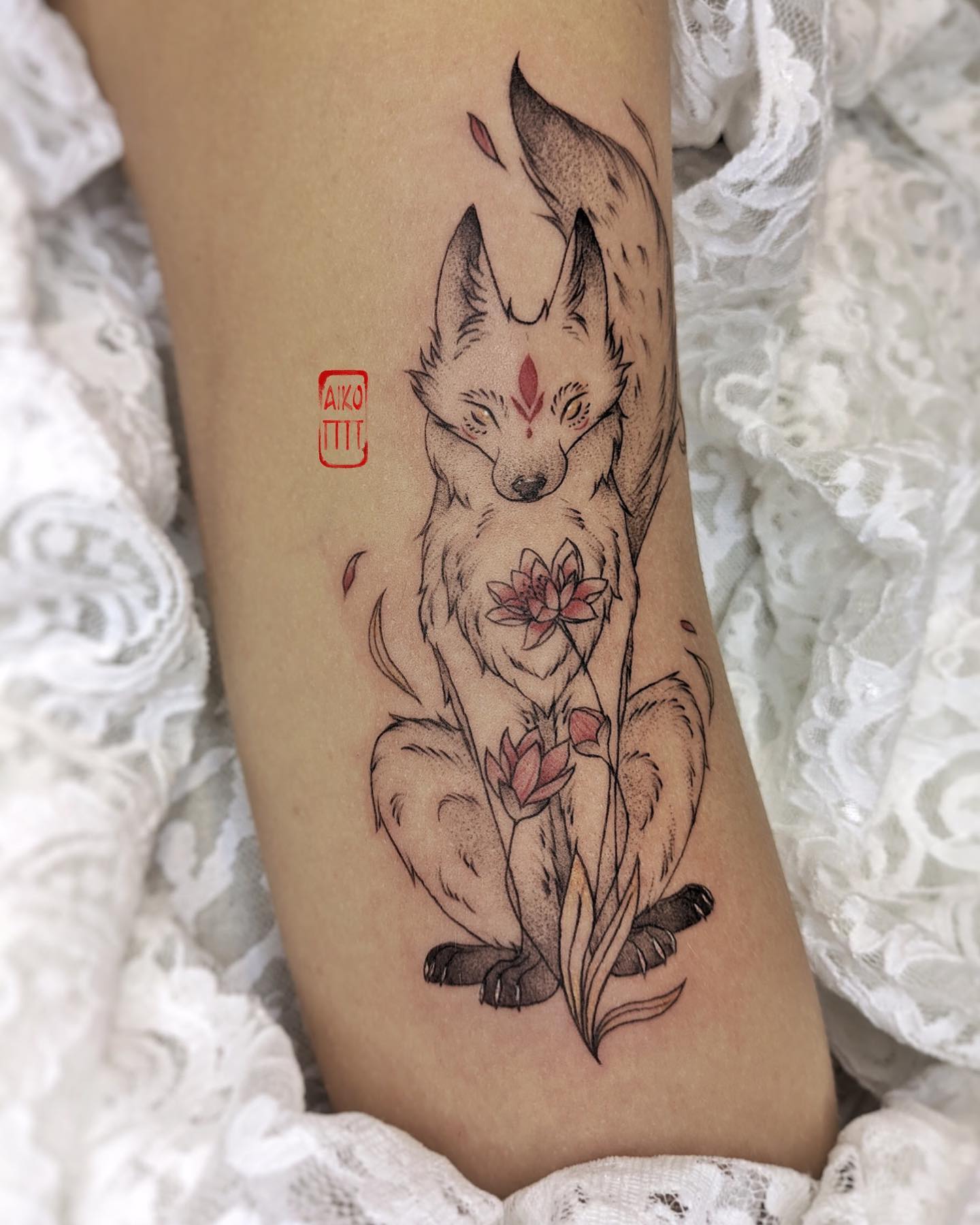 Tatuaje de Zorro con contorno negro genial