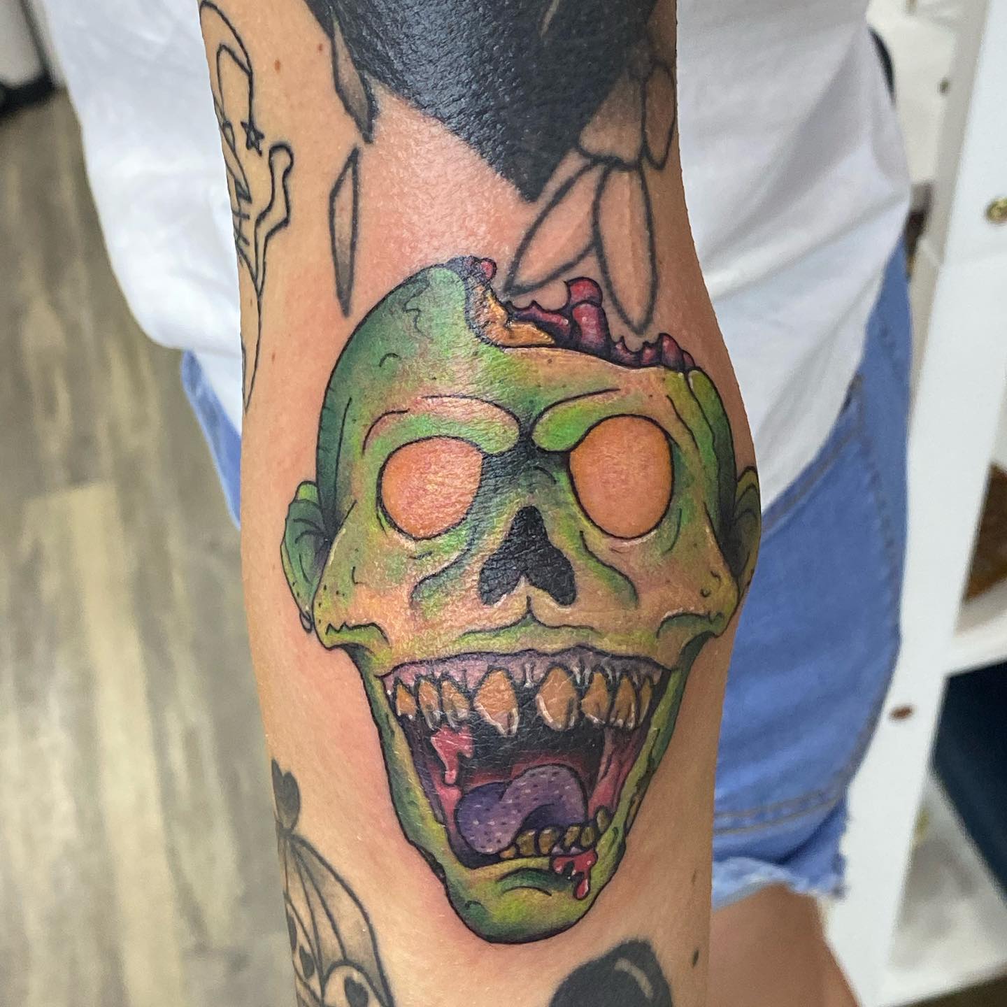 Cráneo Codo Tatuaje
