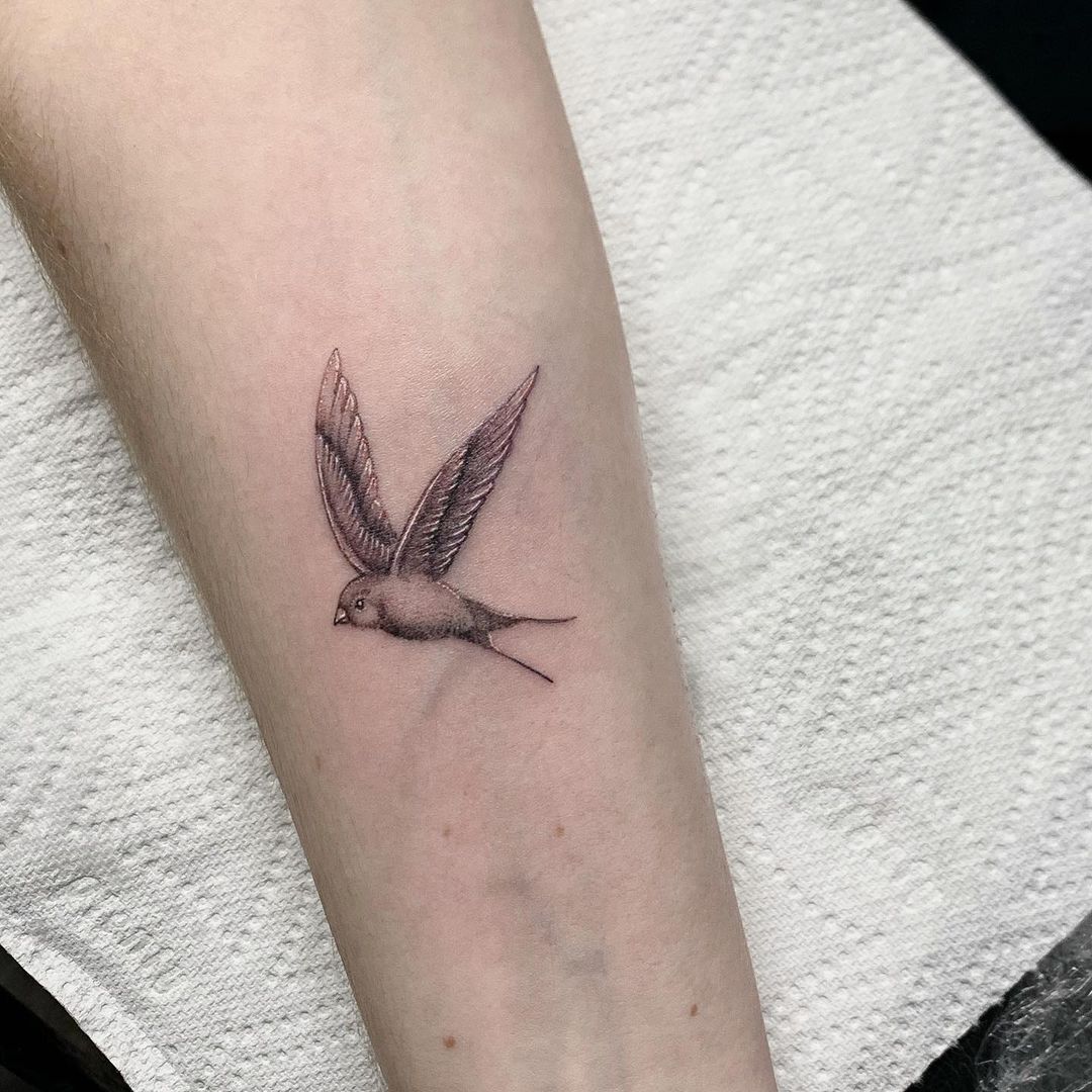Diseño de Pájaro en el Antebrazo