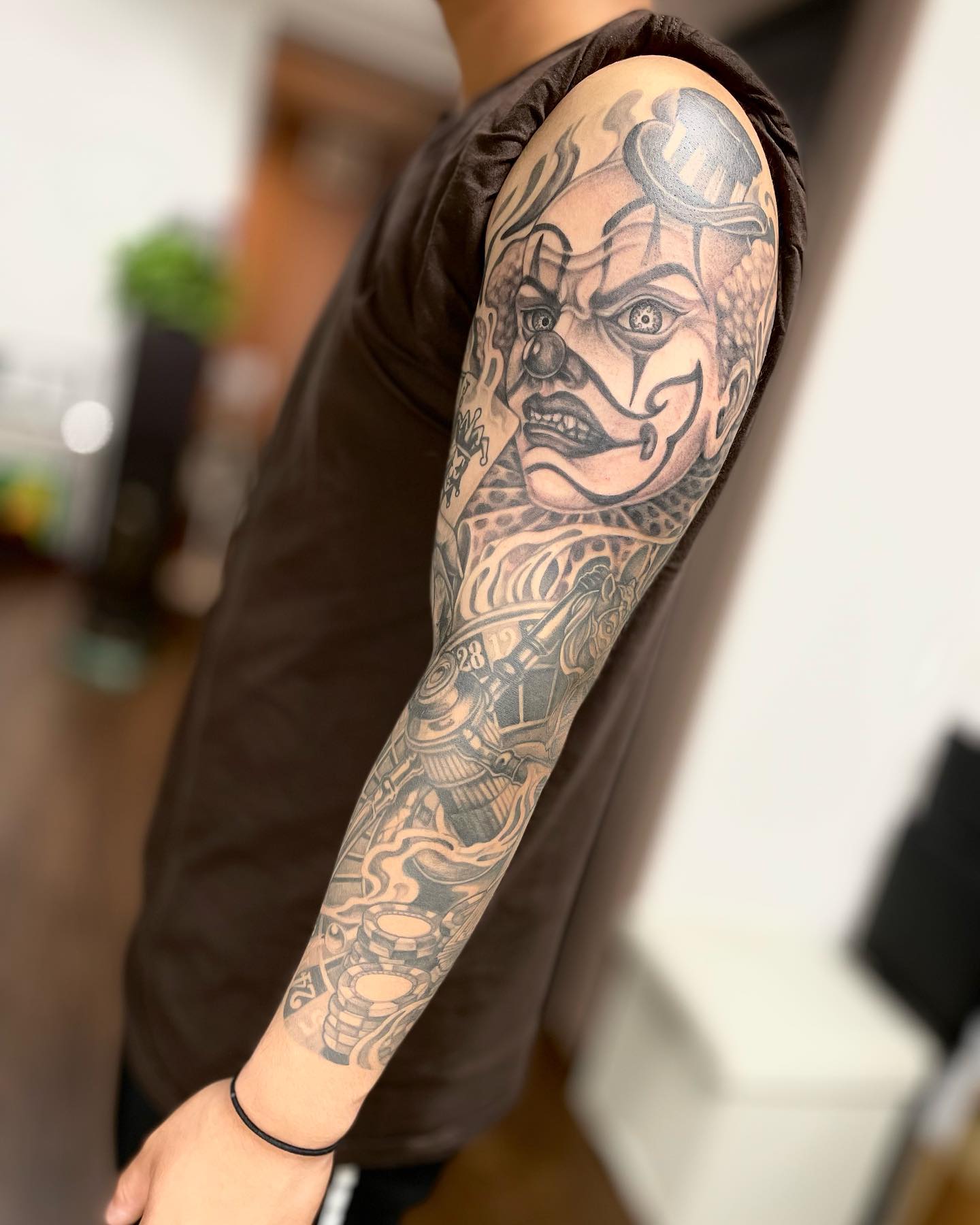 Diseño de tatuaje chicanx en el hombro