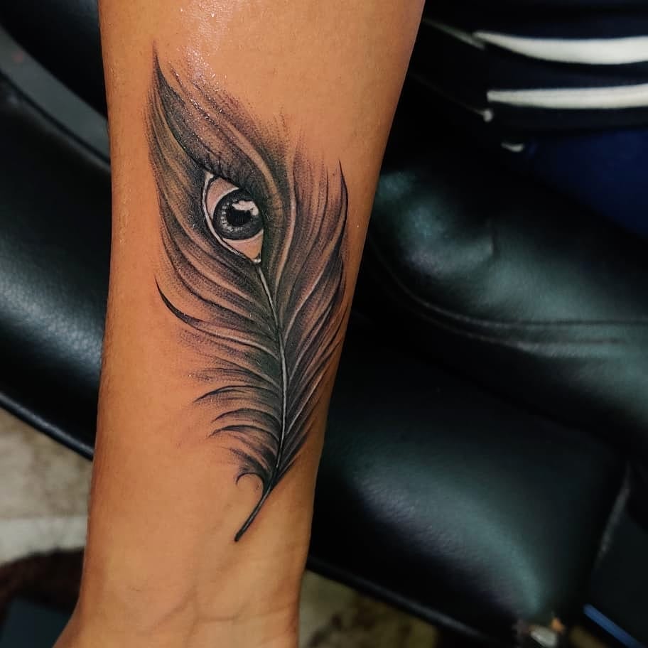 Pluma Ojo Antebrazo Tatuaje