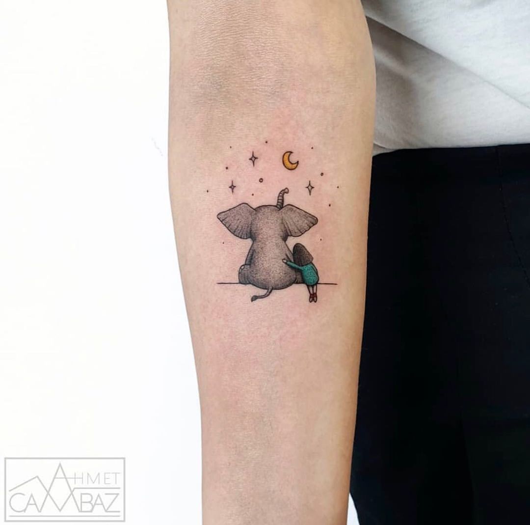 Tatuaje de elefante lindo en el antebrazo.