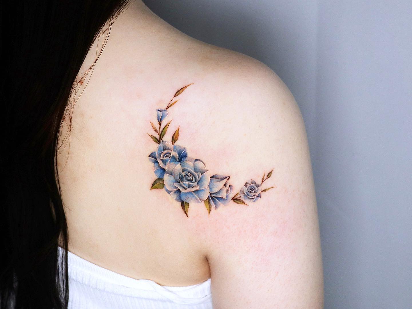 Tatuaje de Rosa en la Clavícula